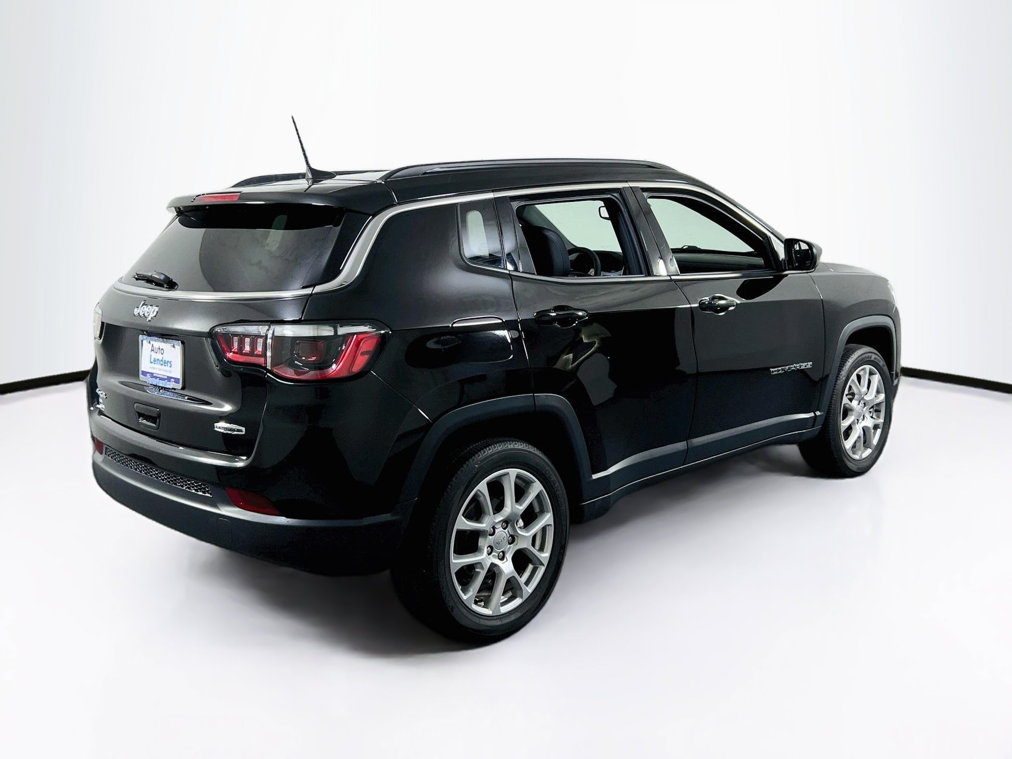 Used 2023 Jeep Compass Latitude AWD/4WD image 5