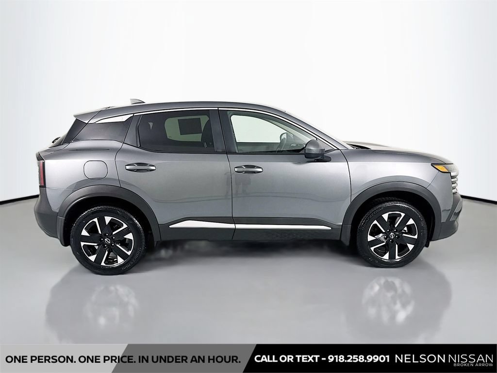 Used 2025 Nissan Kicks SV AWD/4WD image 4
