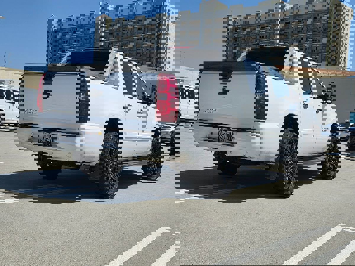 Used 2007 Chevrolet Avalanche LS RWD image 6