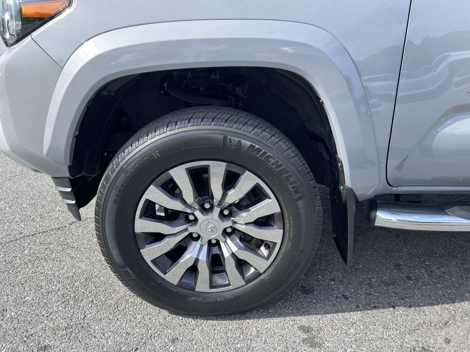 Used 2021 Toyota Tacoma Limited AWD/4WD image 12
