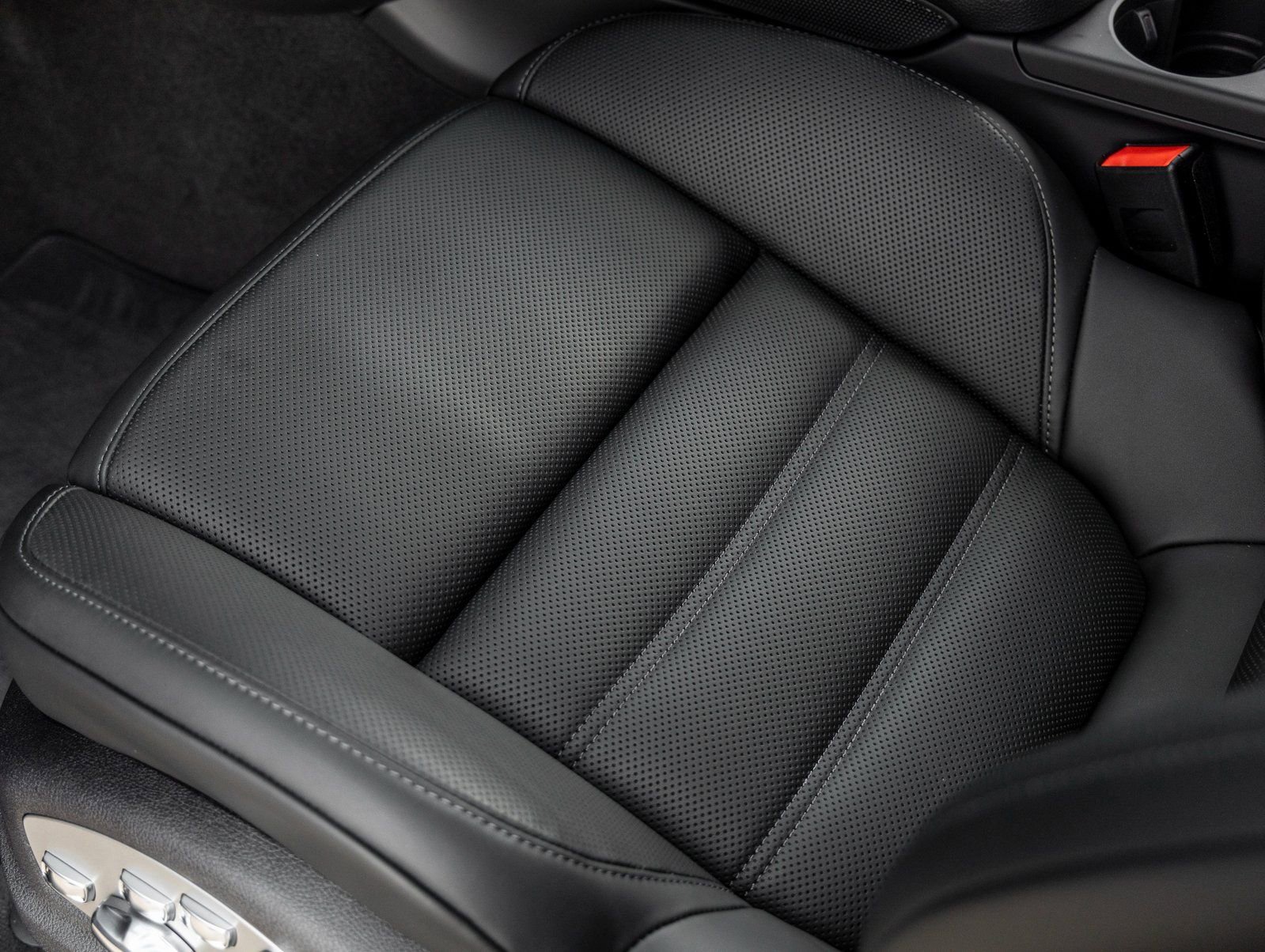 Used 2026 Porsche Macan image 21