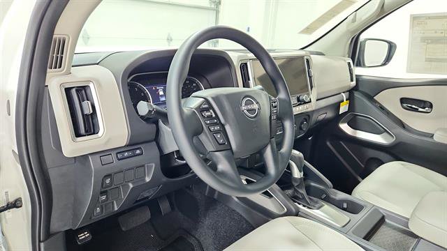 Certified 2025 Nissan Frontier SV RWD image 13