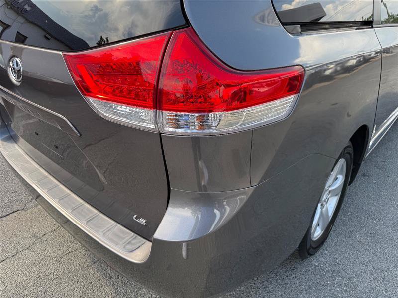 Used 2012 Toyota Sienna LE FWD image 25
