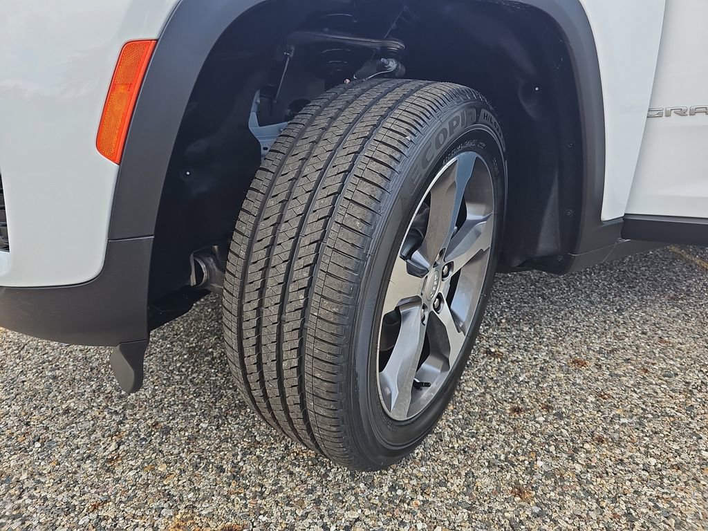 New 2025 Jeep Grand Cherokee Limited image 31