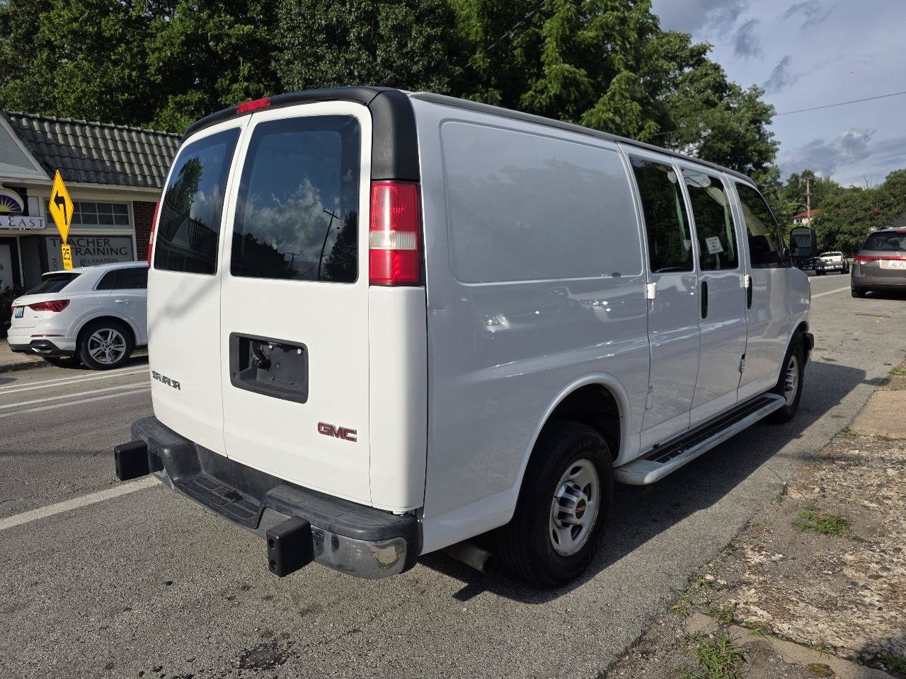 Used 2014 GMC Savana 2500 RWD image 5