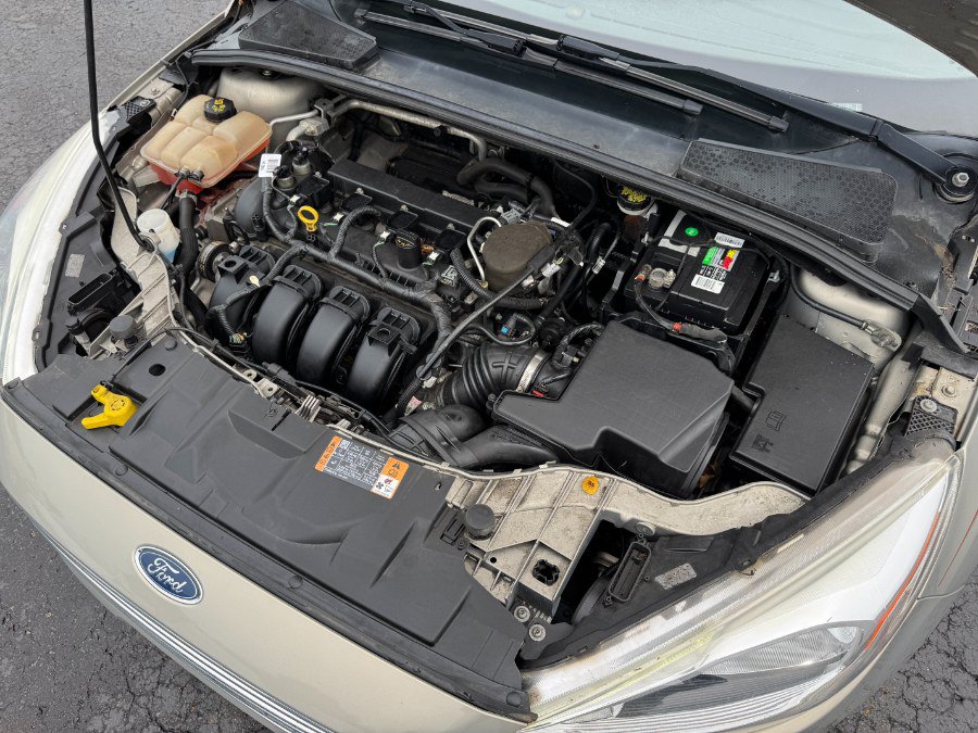 Used 2016 Ford Focus Titanium w/ Titanium Technology Package FWD image 24