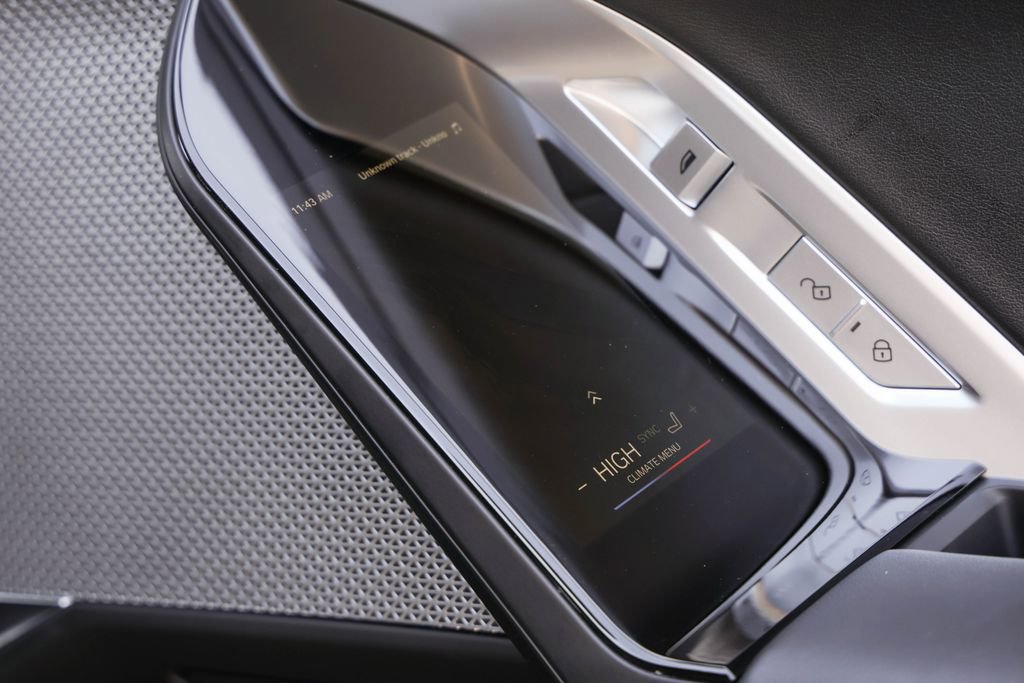 Used 2024 BMW 740i image 28