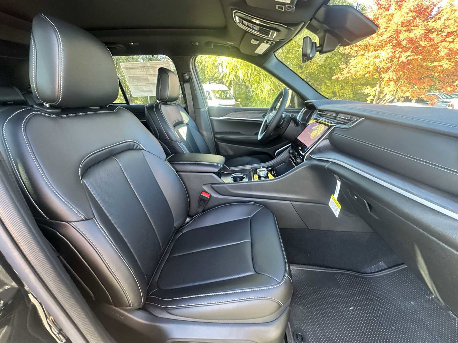 New 2025 Jeep Grand Cherokee Limited w/ Luxury Tech Group II image 25