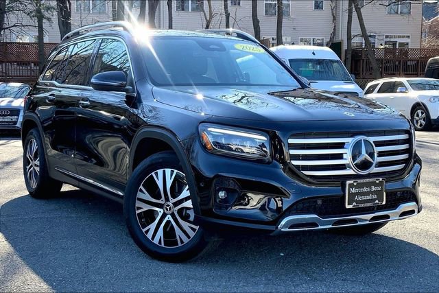 Used 2025 Mercedes-Benz GLB 250 4MATIC image 1