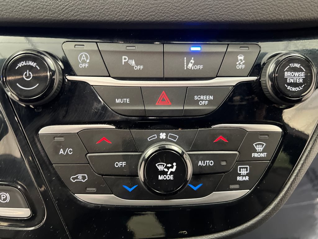 Used 2025 Chrysler Pacifica Select FWD image 59