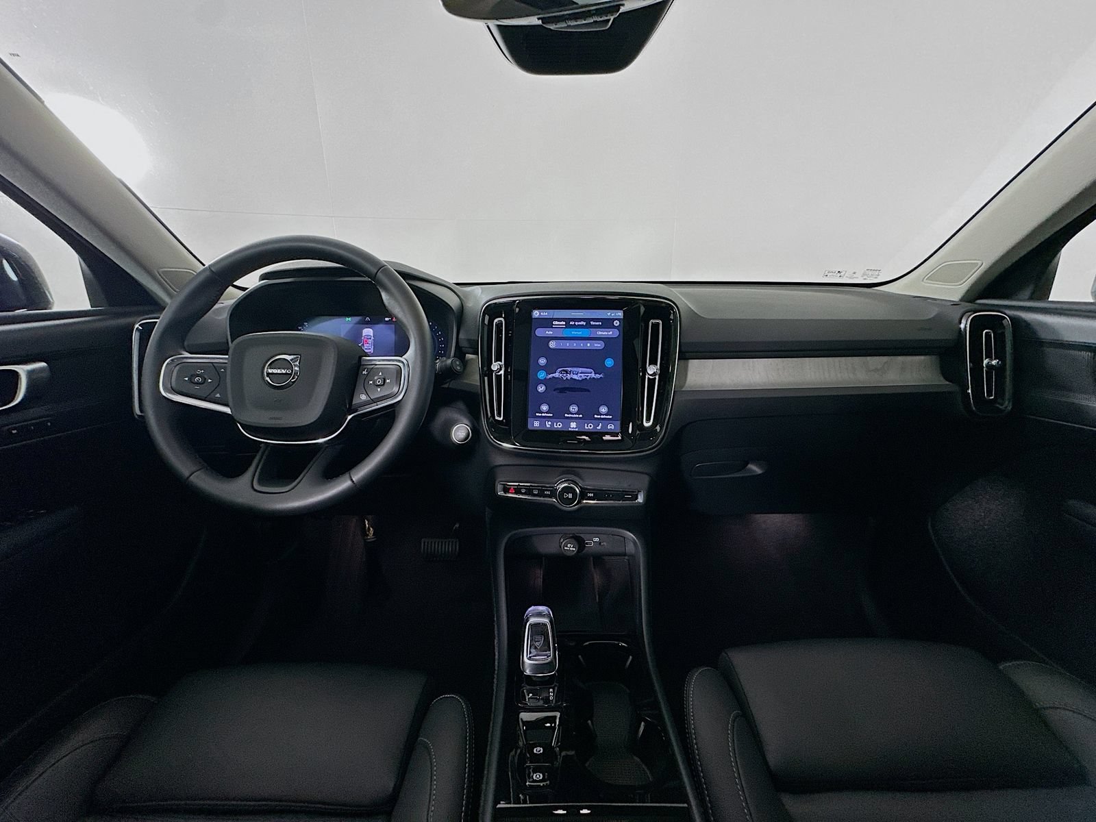 Used 2026 Volvo XC40 B5 Plus AWD/4WD image 14