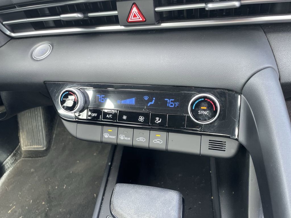 Used 2023 Hyundai Elantra SEL image 25