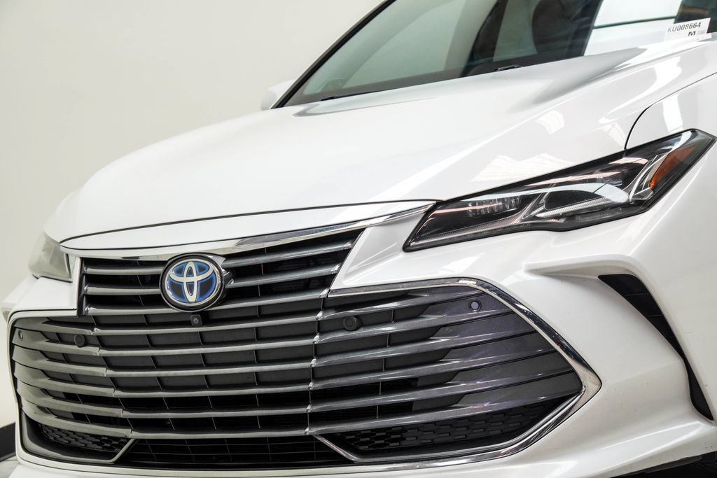 Used 2019 Toyota Avalon Limited w/ Advanced Safety Package FWD image 2