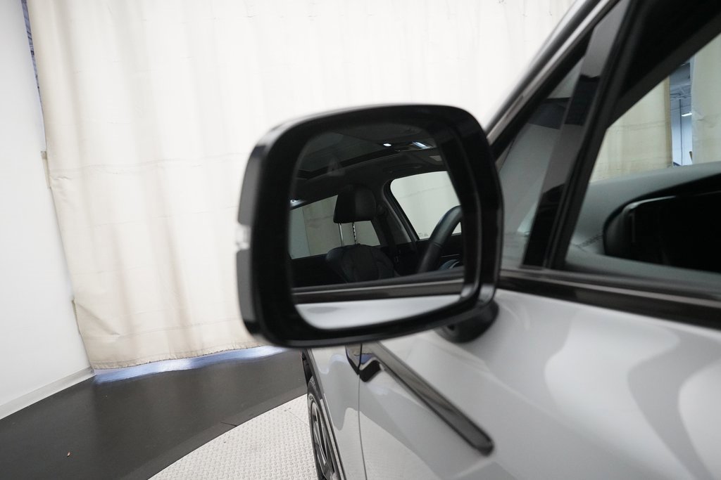 Certified 2023 Kia Sorento SX image 25