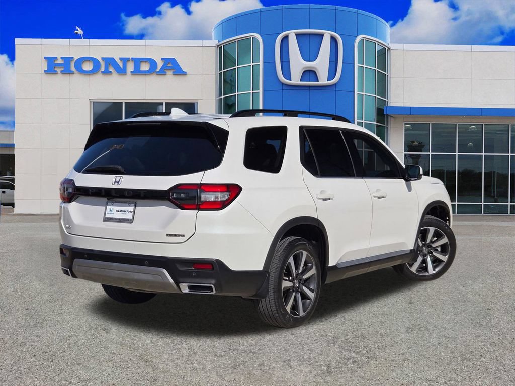 Used 2024 Honda Pilot Touring image 3