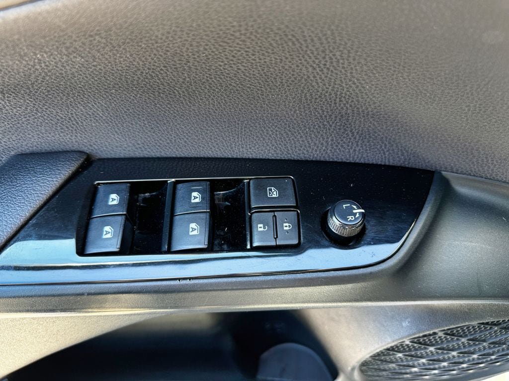 Used 2017 Toyota Prius Prime Premium w/ Preferred Accessory Package FWD image 32