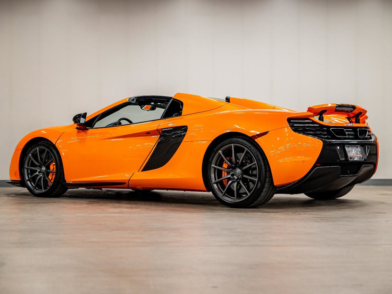 Used 2015 McLaren 650S Spider image 25