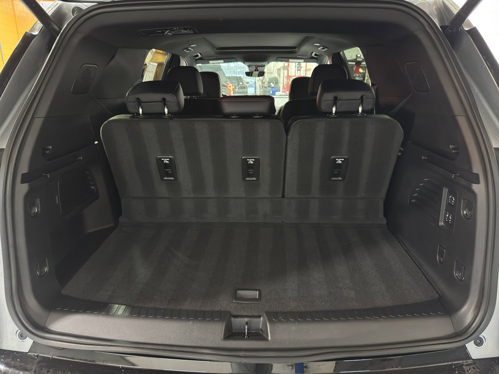 Used 2025 Chevrolet Traverse RS image 24