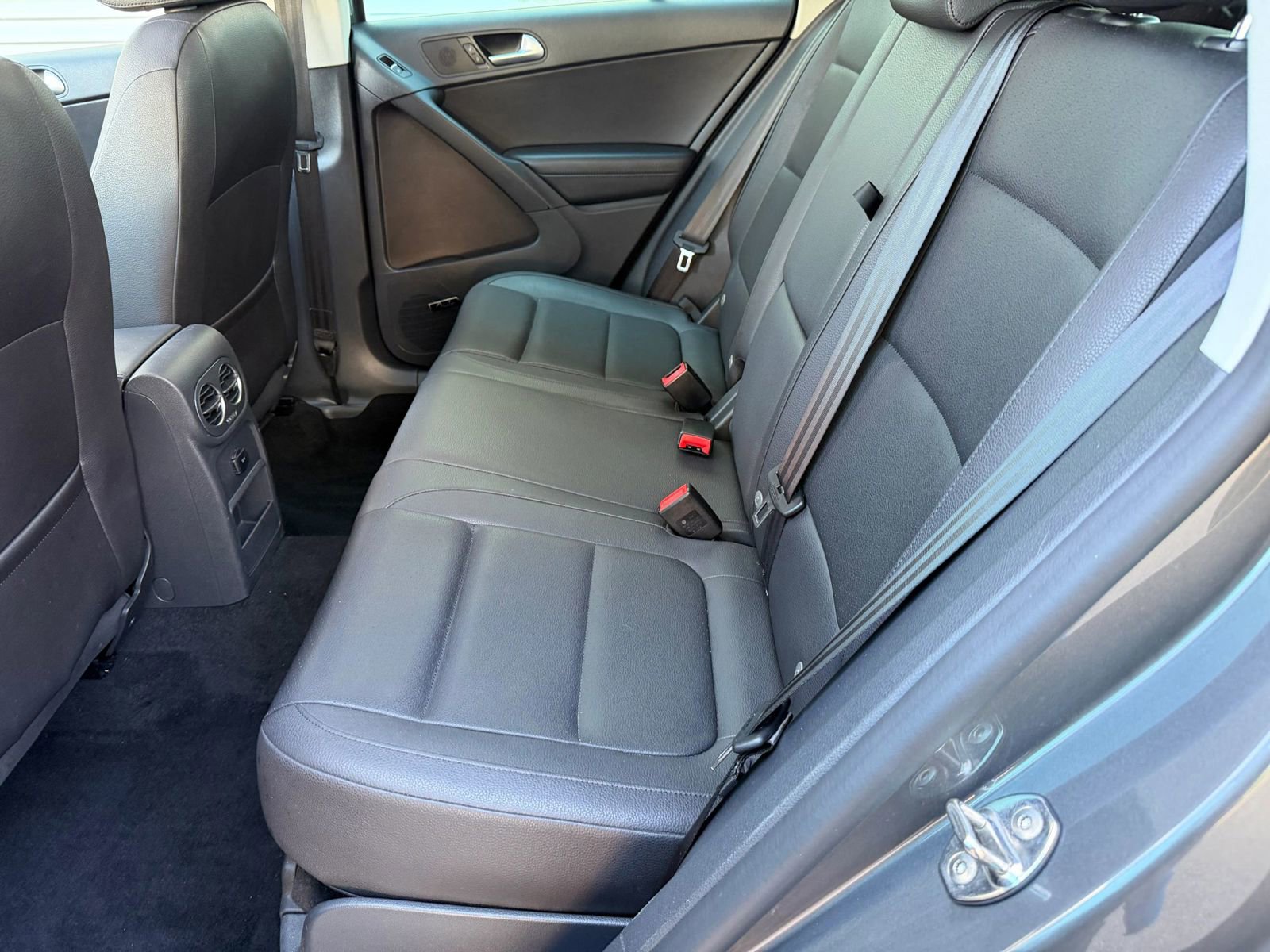 Used 2014 Volkswagen Tiguan S FWD image 30