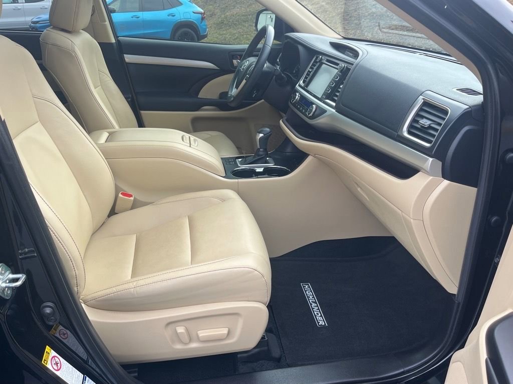 Used 2019 Toyota Highlander AWD V6 image 29