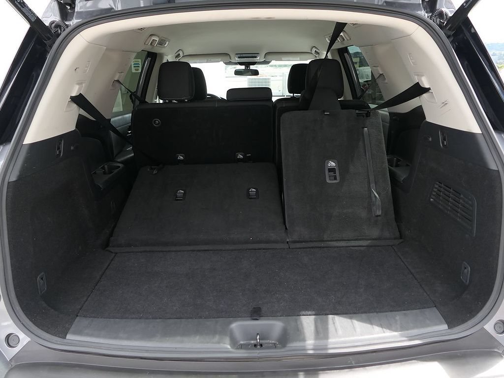 Used 2025 Nissan Pathfinder SV FWD image 36