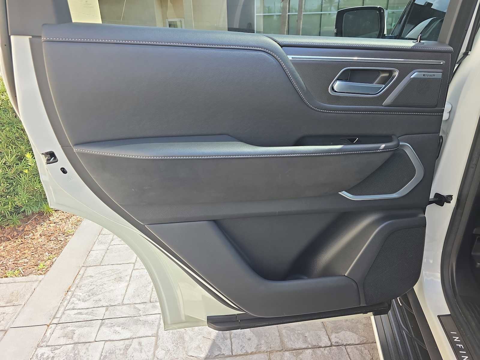 Certified 2025 INFINITI QX80 Luxe image 11