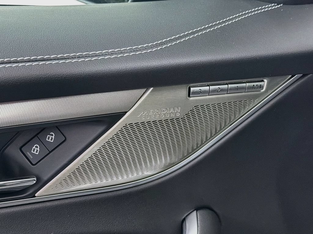 Certified 2025 Jaguar F-PACE R-Dynamic S AWD/4WD image 19