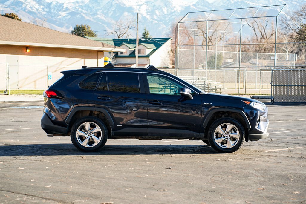 Used 2021 Toyota RAV4 XLE Premium image 4