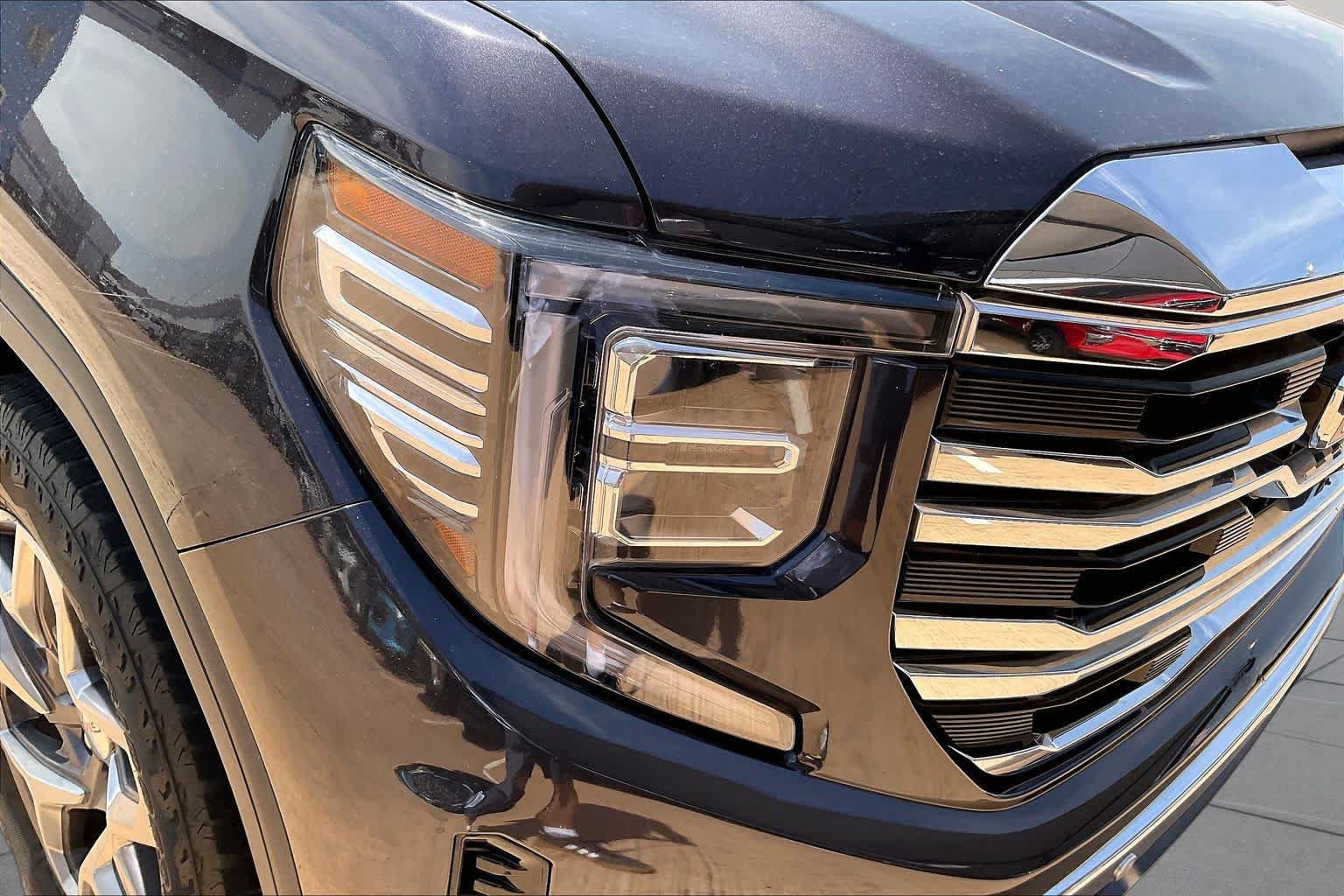 Used 2022 GMC Sierra 1500 SLT w/ SLT Premium Plus Package AWD/4WD image 28