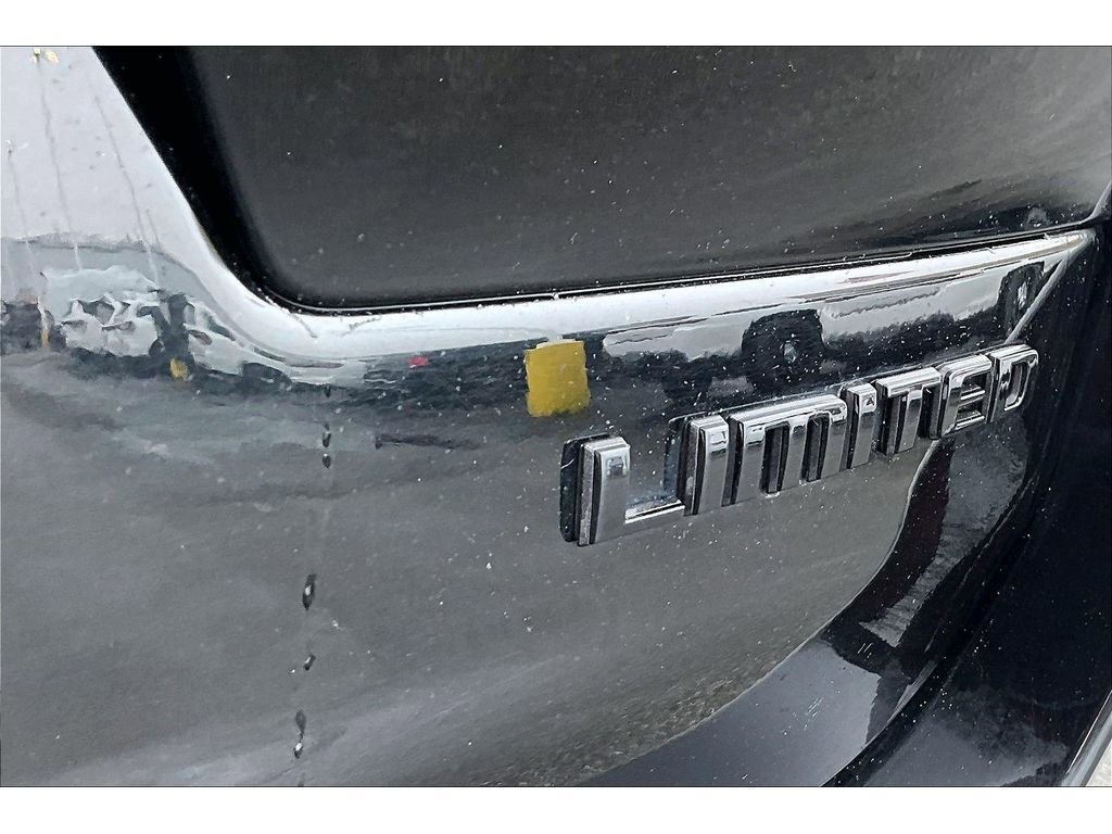 Used 2025 Jeep Grand Cherokee L Limited w/ Luxury Tech Group II image 9