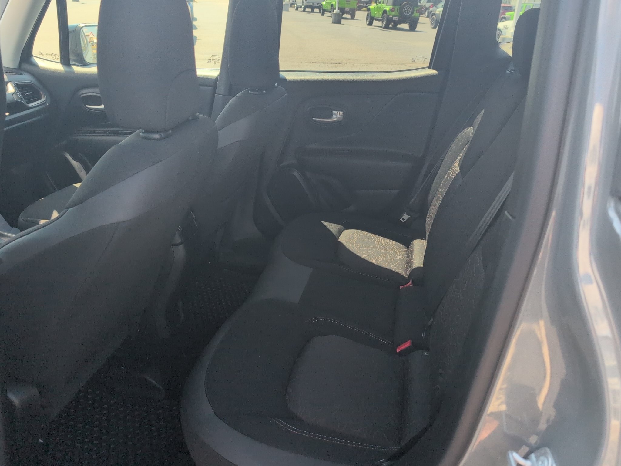 Used 2023 Jeep Renegade Latitude AWD/4WD image 13
