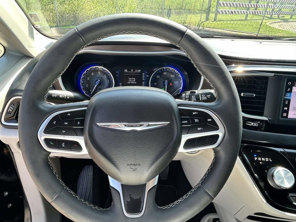 Used 2022 Chrysler Voyager LX FWD image 21