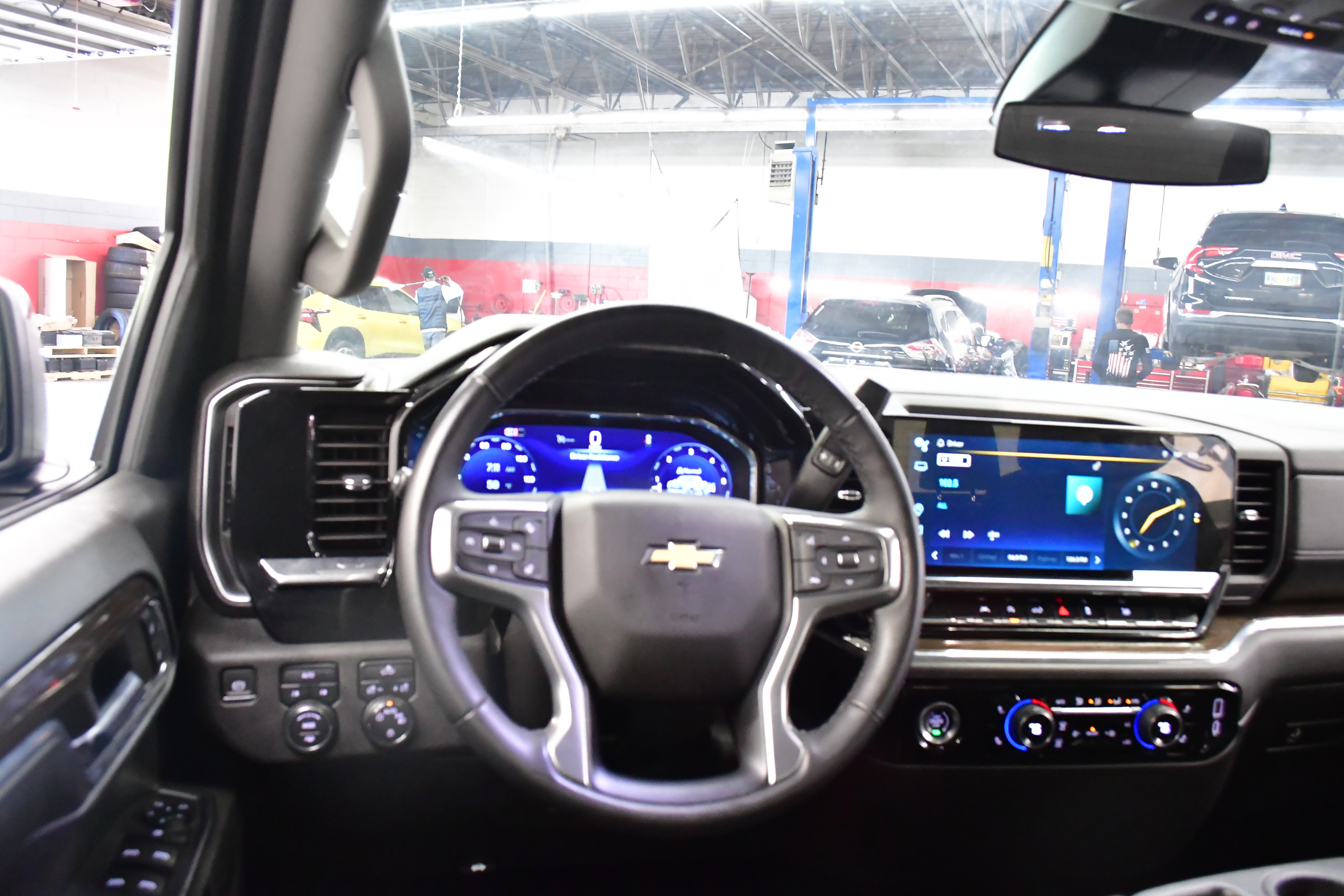 Used 2024 Chevrolet Silverado 1500 LT AWD/4WD image 8