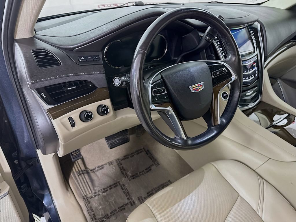 Used 2020 Cadillac Escalade Luxury image 18