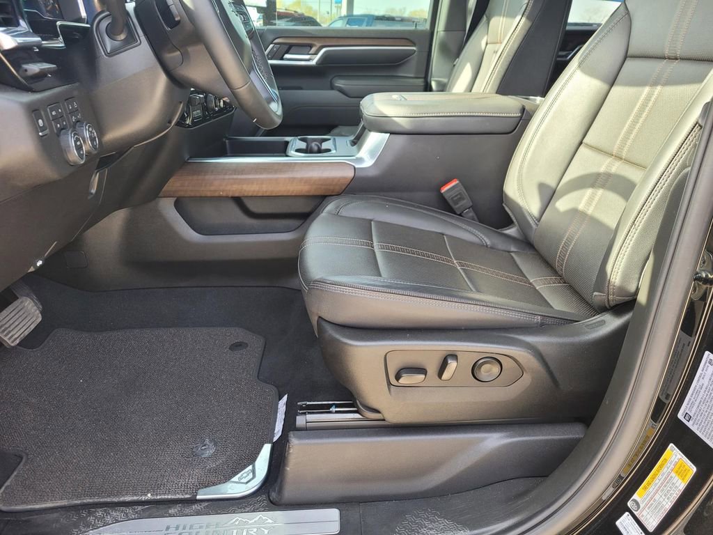 Used 2025 Chevrolet Silverado 2500 High Country w/ Midnight Edition AWD/4WD image 18