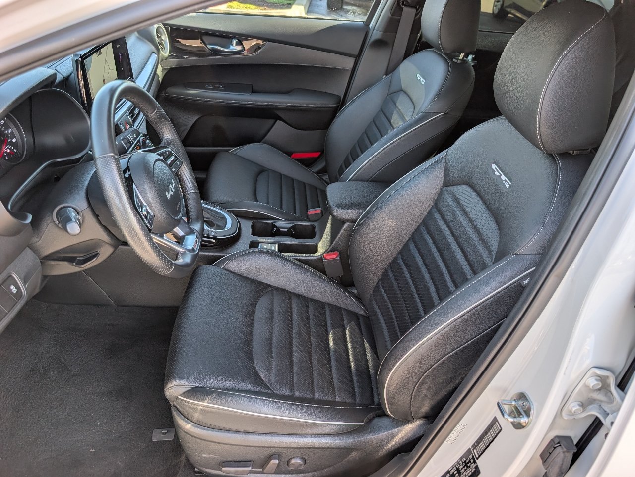 Used 2024 Kia Forte GT-Line w/ GT-Line Premium Package FWD image 2