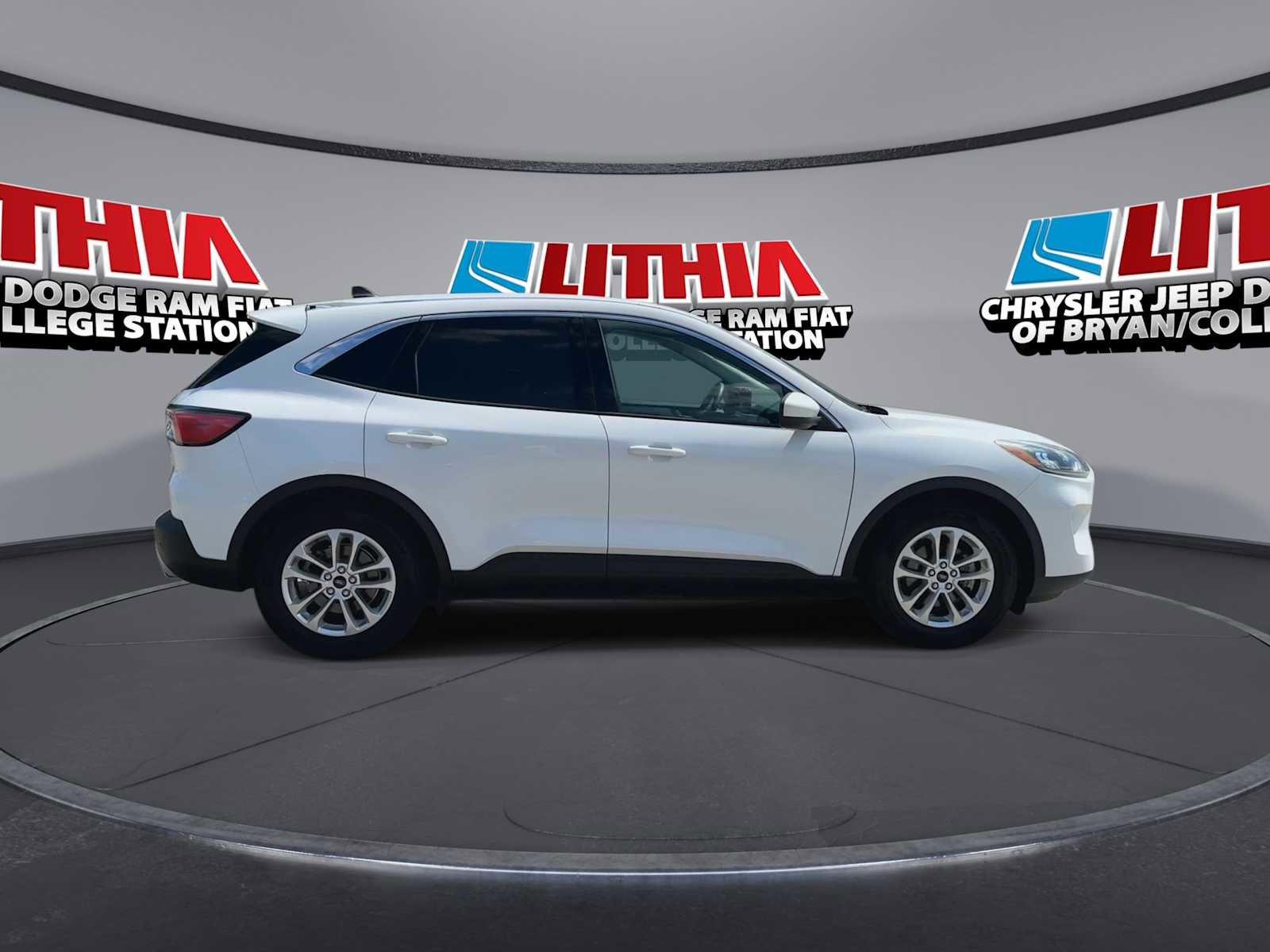 Used 2020 Ford Escape SE image 9