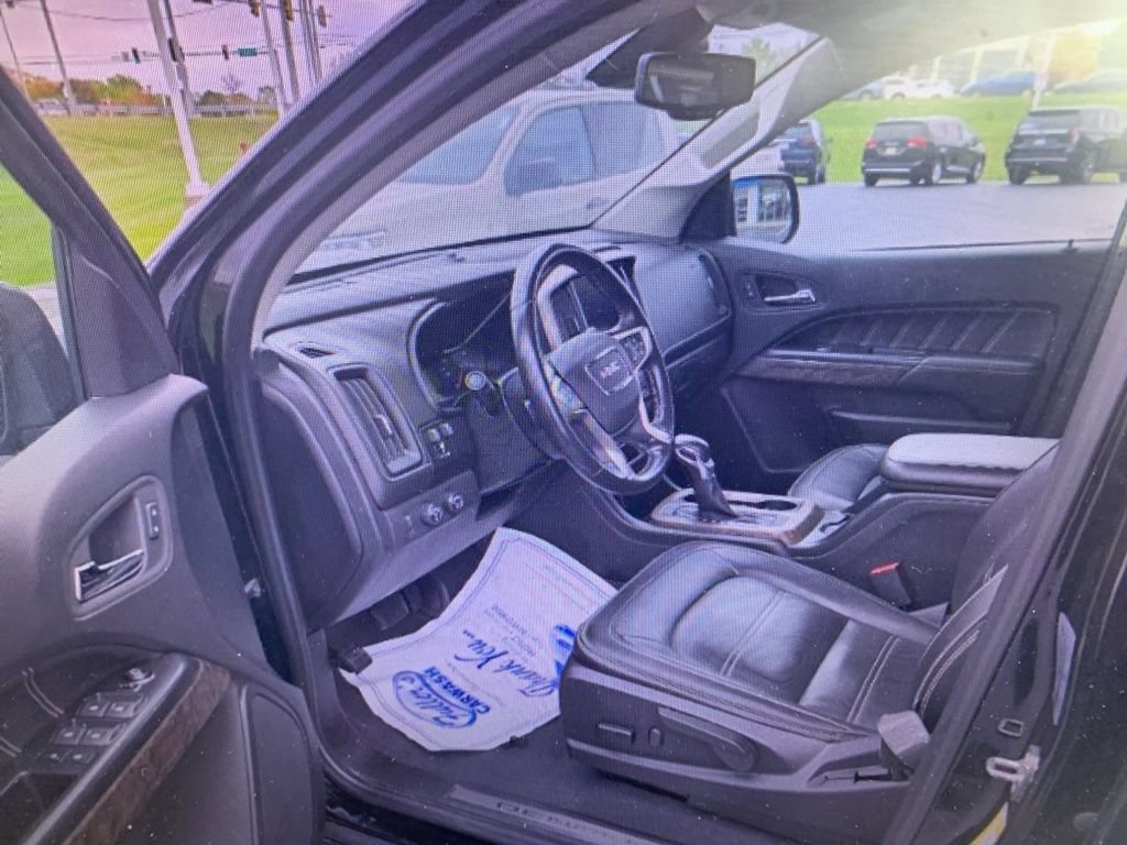 Used 2022 GMC Canyon Denali w/ Denali Black Edition Package image 4