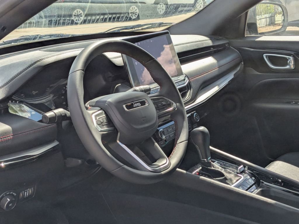 Used 2025 Jeep Compass Trailhawk image 10