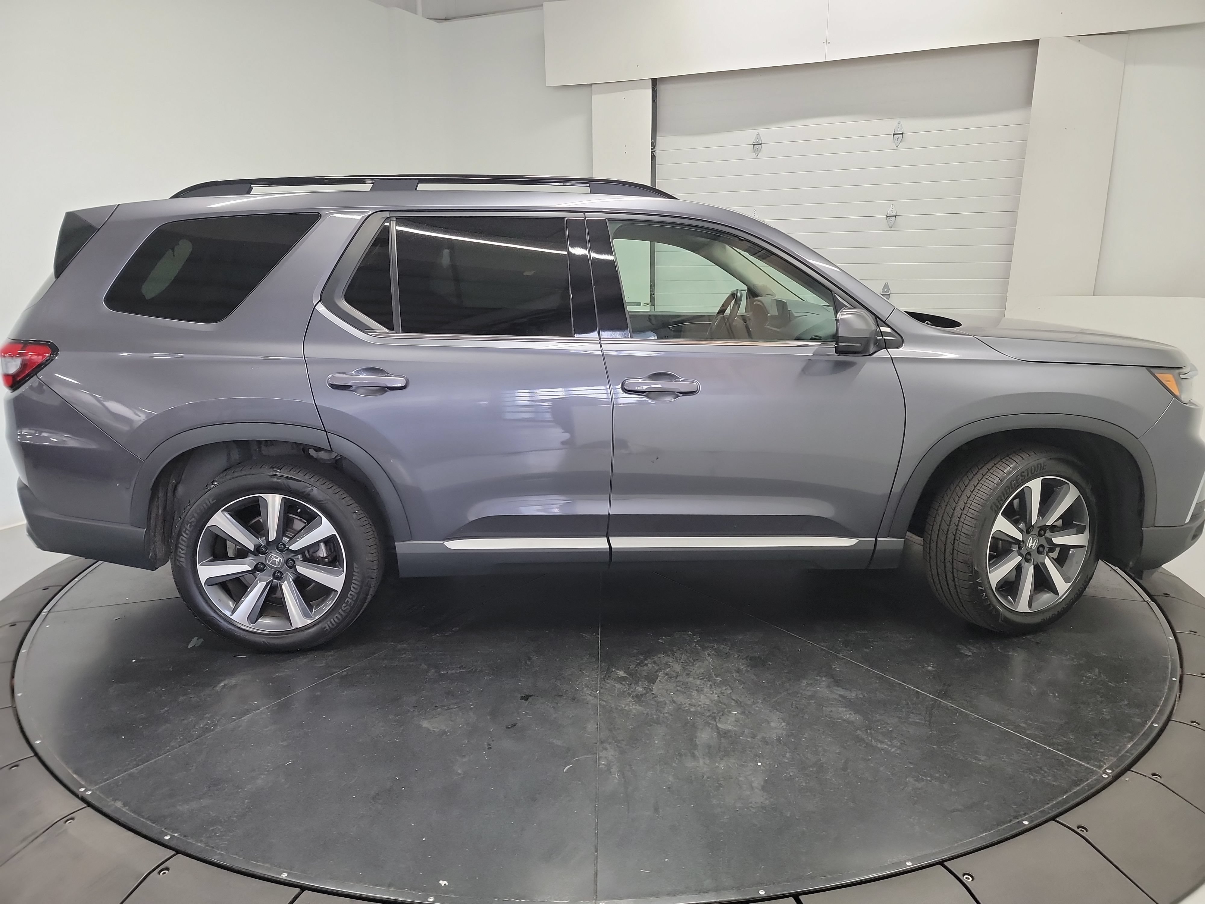 Used 2025 Honda Pilot Touring image 11
