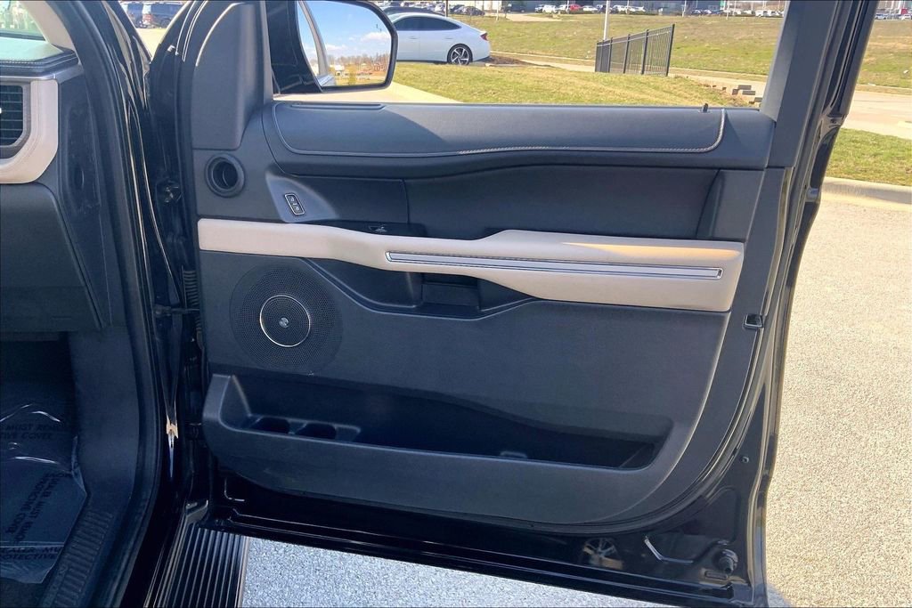Used 2024 Ford Expedition Limited image 24