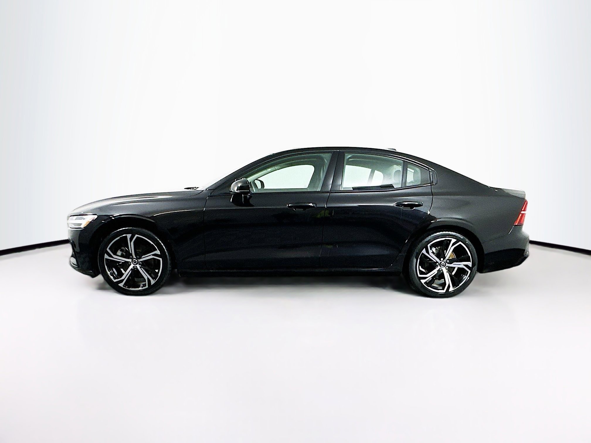 Used 2024 Volvo S60 B5 Core image 4