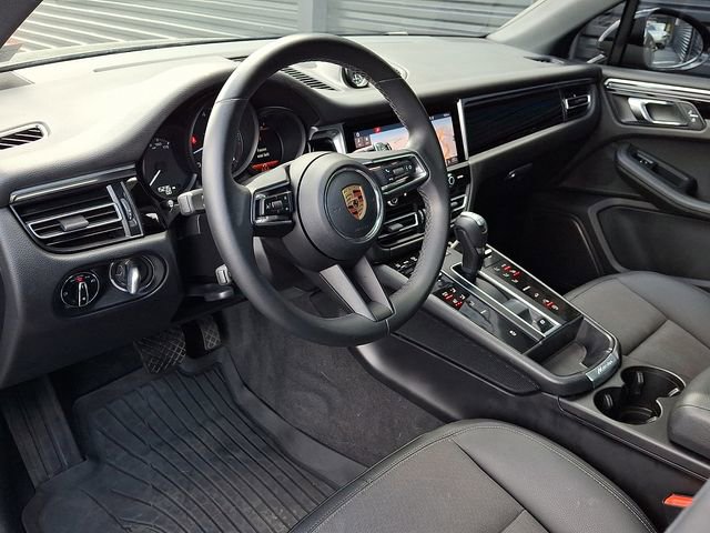 Certified 2023 Porsche Macan Turbo AWD/4WD image 4