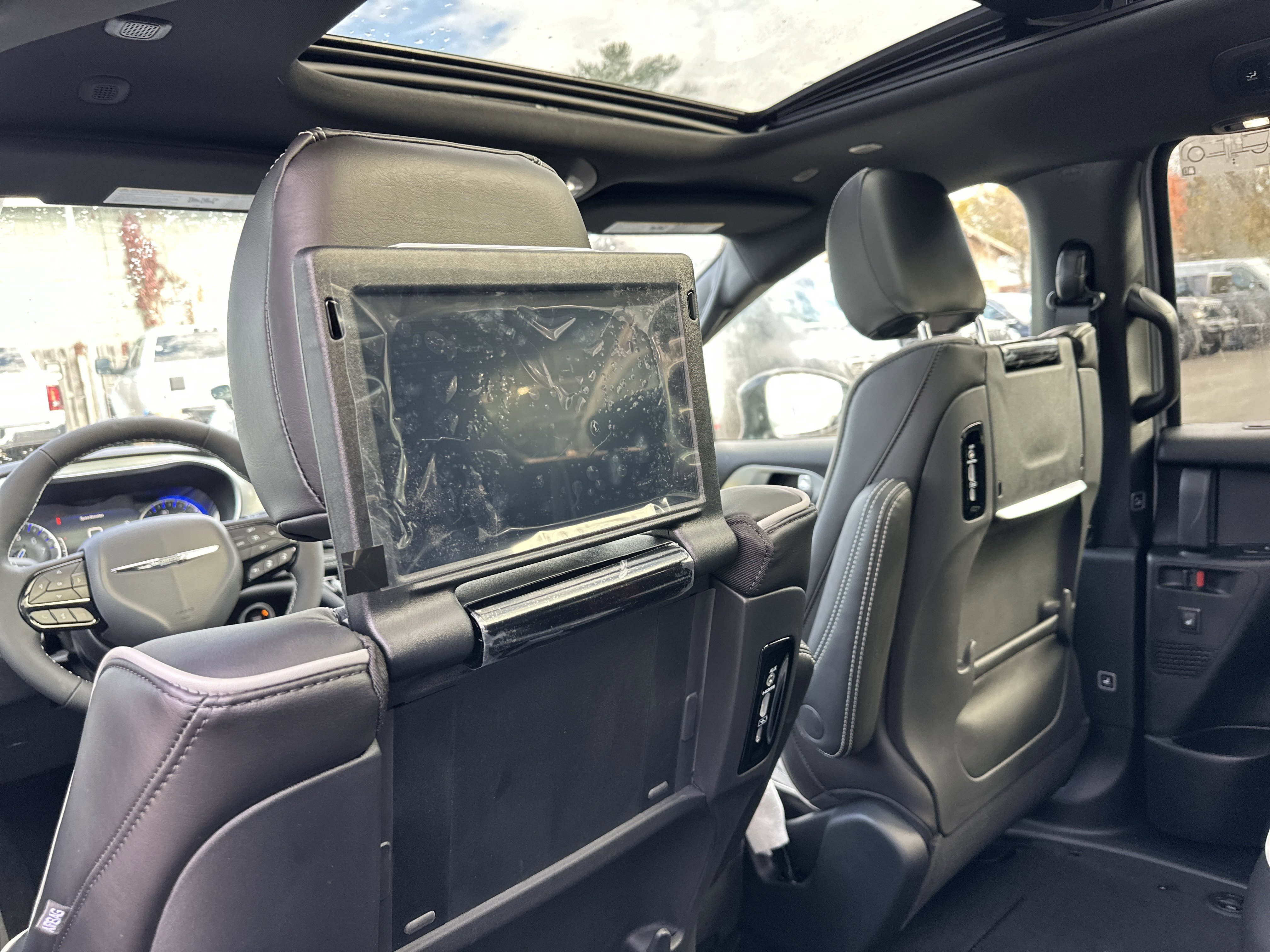 New 2026 Chrysler Pacifica Limited w/ Uconnect Theater Family Group image 34