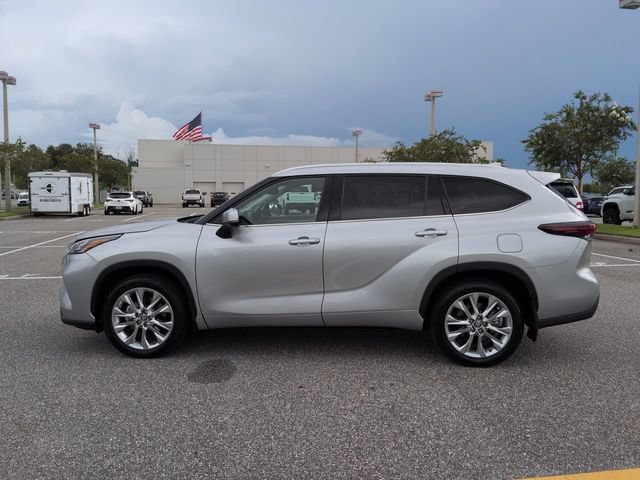 Used 2024 Toyota Highlander Limited FWD image 7