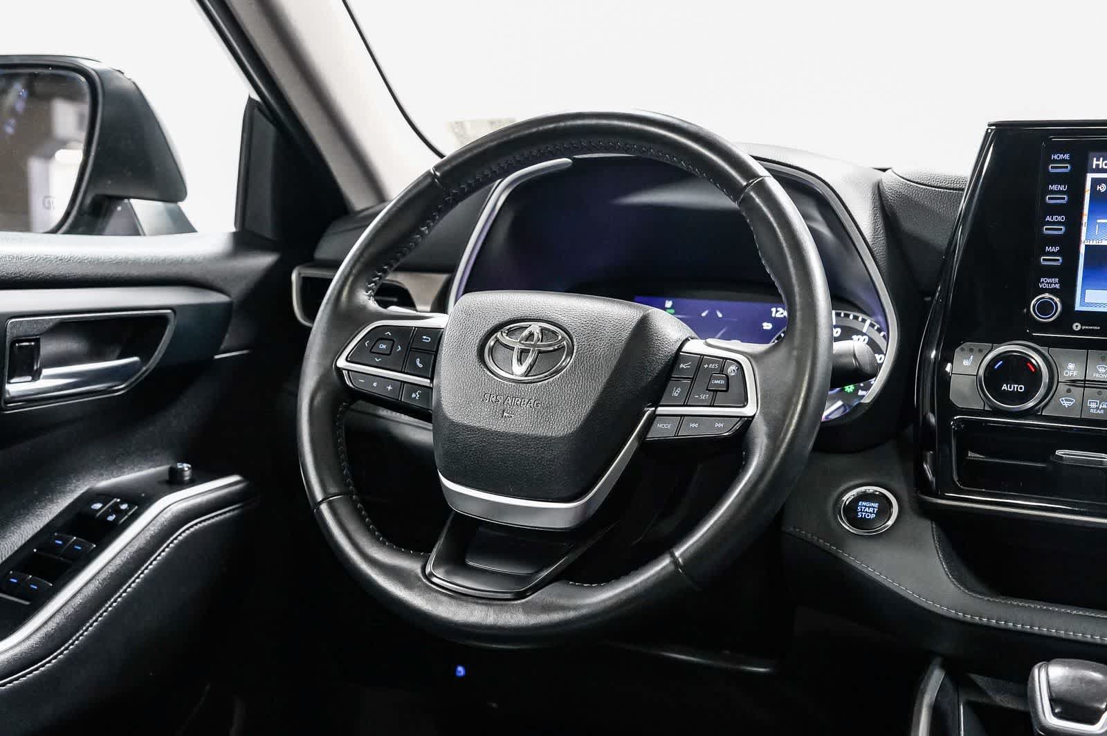 Used 2022 Toyota Highlander XLE FWD image 15