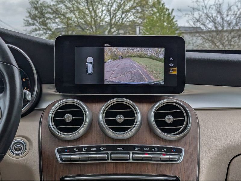 Used 2022 Mercedes-Benz GLC 300 4MATIC w/ Premium Package Lite image 23