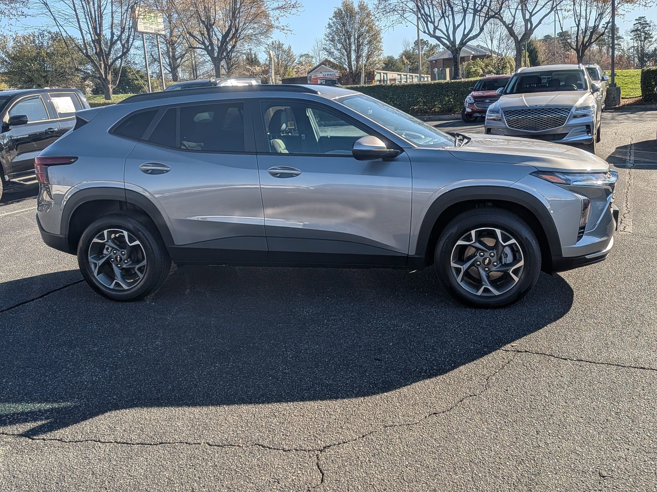 Used 2025 Chevrolet Trax LT w/ LT Convenience Package image 10