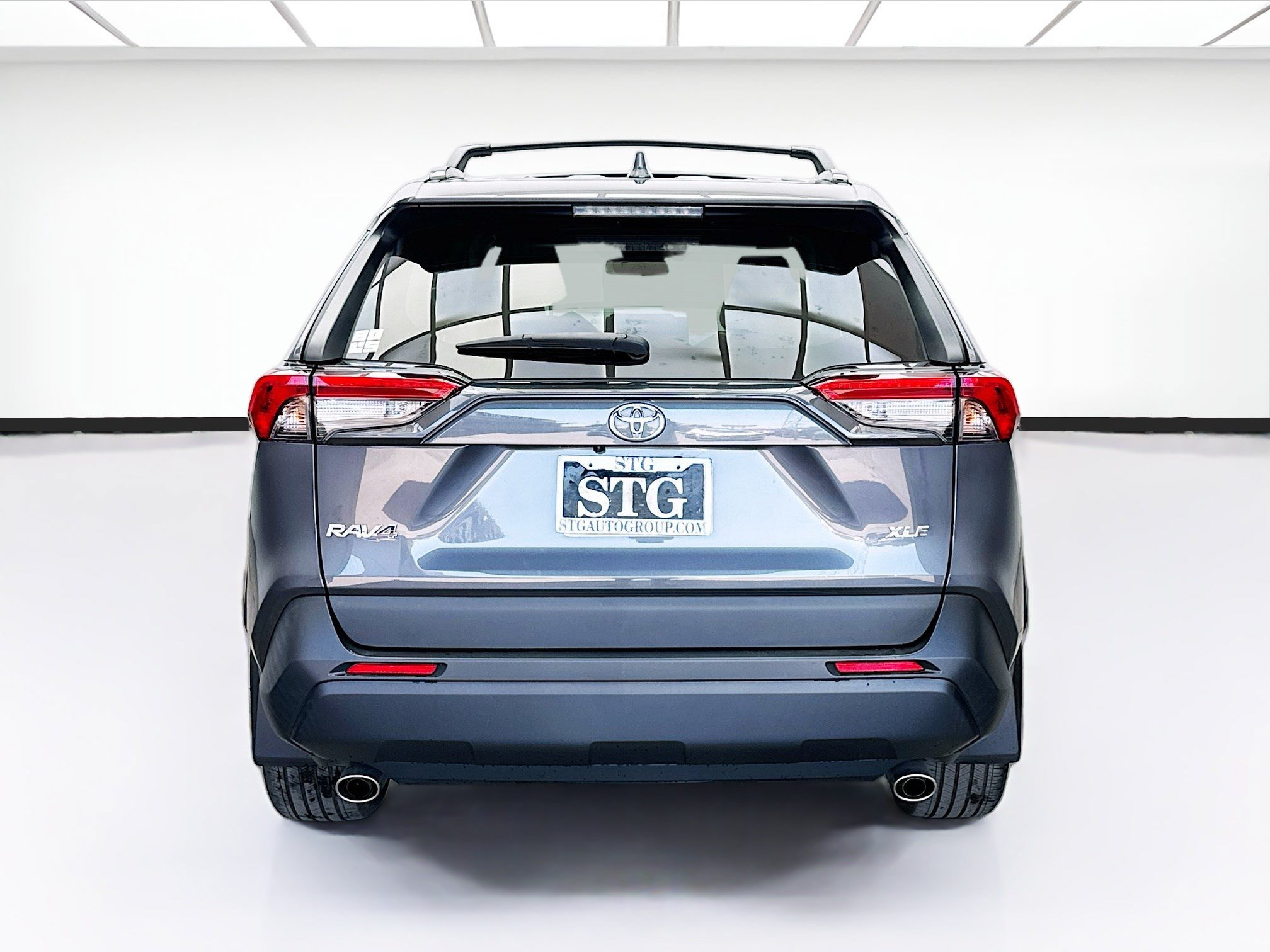 Used 2023 Toyota RAV4 XLE Premium FWD image 5