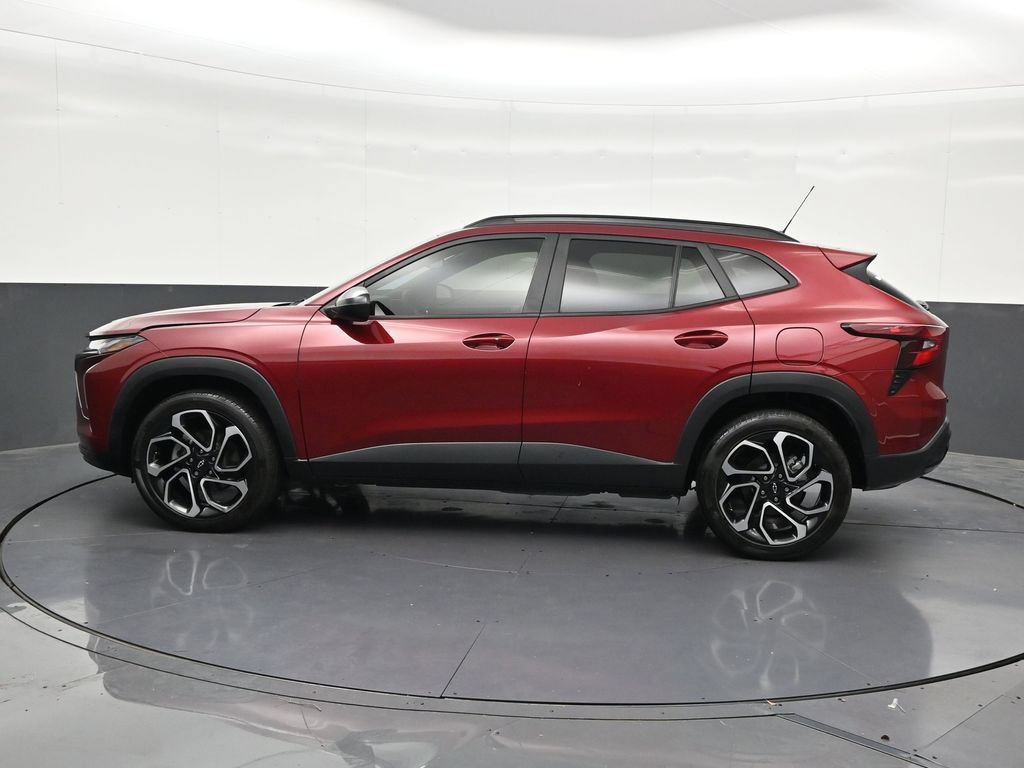 Used 2024 Chevrolet Trax RS FWD image 2